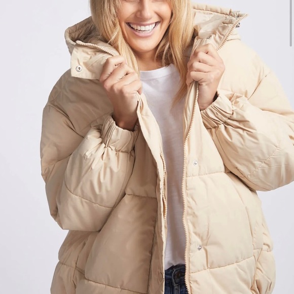 Vero Moda Winter Puffer Jacket in Irish Cream size XS - Picture 3 of 8